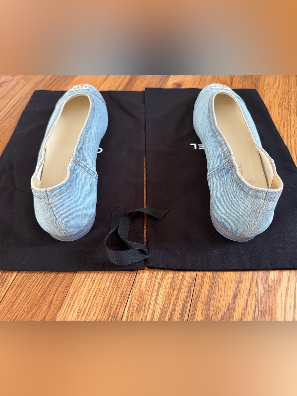 CHANEL Light Blue Denim Ballerina Flats with Embroidered CC - Picture 3 of 4